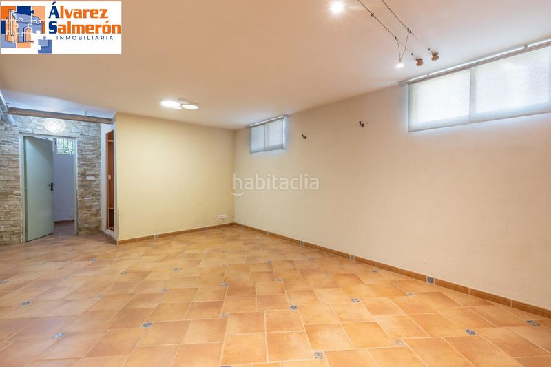 Foto cc926774-d7da-4ec9-9891-4c8dfe45eb28. Casa adossada amb calefacció aparcament piscina a Santa Fe