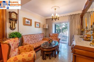 Pis  Calle halcon. Amplia vivienda de 4 dormitorios con plaza de garaje opcional en