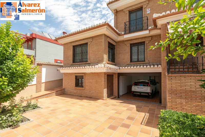 Foto 55daf446-f819-43d9-a563-eb9c294263a8. Casa aparellada amb aparcament piscina a Ogíjares