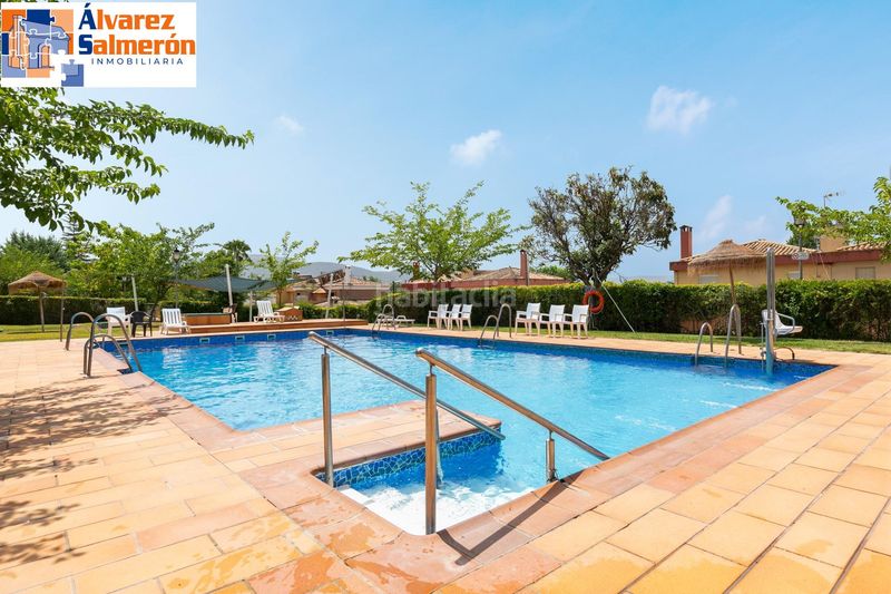 Foto b20de434-932d-4367-890d-36a961ab5f8a. Casa aparellada amb aparcament piscina a Ogíjares