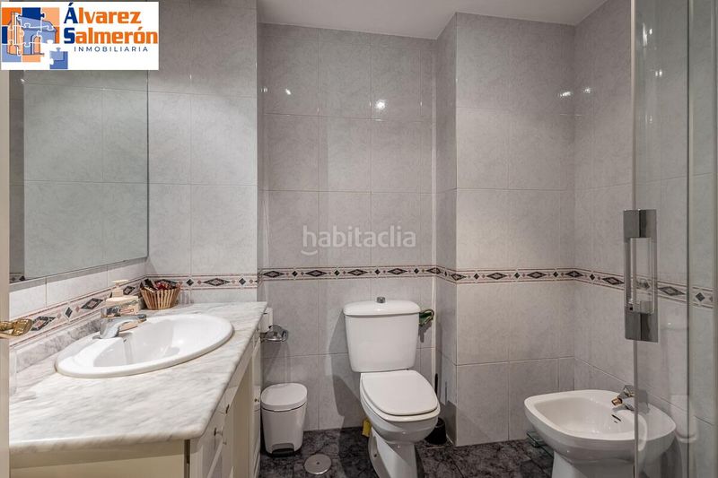 Foto 4b7d34b6-6bfb-436c-80eb-60c690905210. Pis amb calefacció aparcament a Cervantes Granada