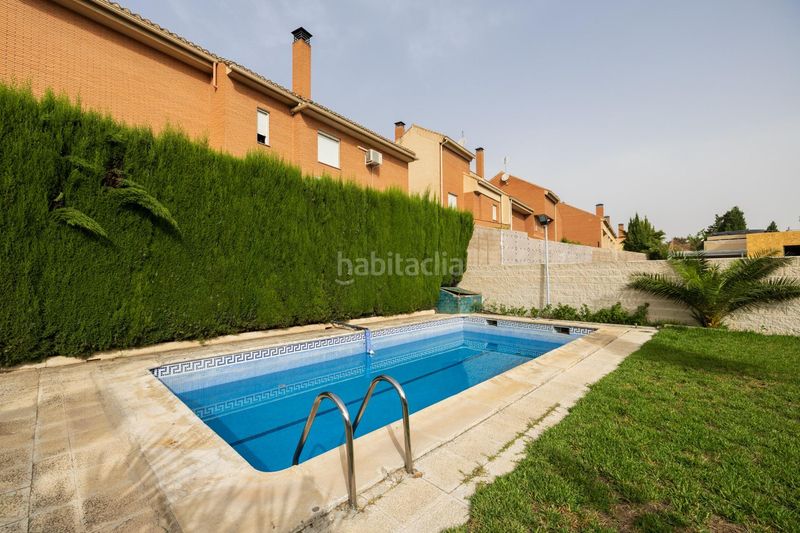 Foto 449ad61b-6706-4260-b8e1-0eea87589a3a. Xalet amb calefacció aparcament piscina a San Miguel Armilla