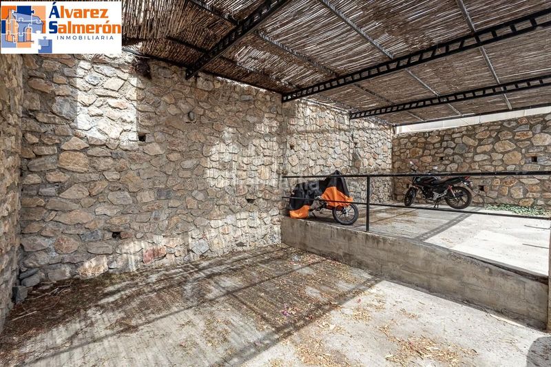 Foto b0dd04d2-7660-46e7-b321-d2d4aa0bd595. Casa amb aparcament a Urb. San Antonio Almuñécar