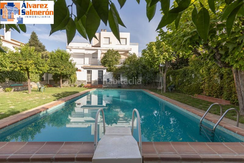 Foto 184285ff-cf51-40f8-bc02-5fd1c08aa0a6. Casa aparellada amb calefacció aparcament piscina a Granada