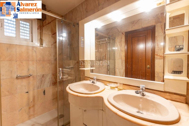 Foto 5fb5e09b-6e01-4ac5-9041-eec70affa5ee. Casa aparellada amb calefacció aparcament piscina a Granada
