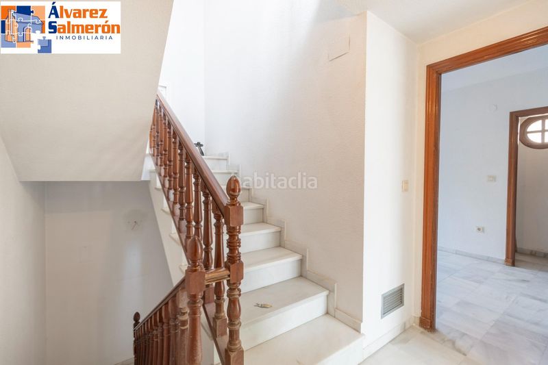 Foto 65a57f58-0ad6-481b-aed4-94d9f7a79290. Casa aparellada amb calefacció aparcament piscina a Granada
