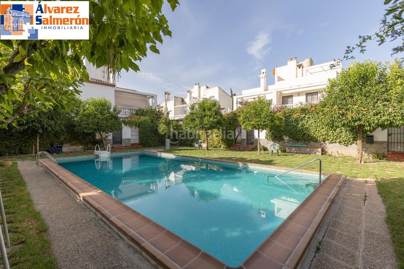 Foto 846d89a7-0877-4c49-813a-eb6e68170a34. Casa aparellada amb calefacció aparcament piscina a Granada