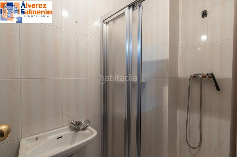 Foto 84ce79cc-5280-45be-8a8c-d115af160805. Casa aparellada amb calefacció aparcament piscina a Granada