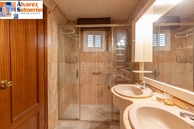Foto 88b9c4ad-5c27-413d-88d4-c41b980c8ae9. Casa aparellada amb calefacció aparcament piscina a Granada