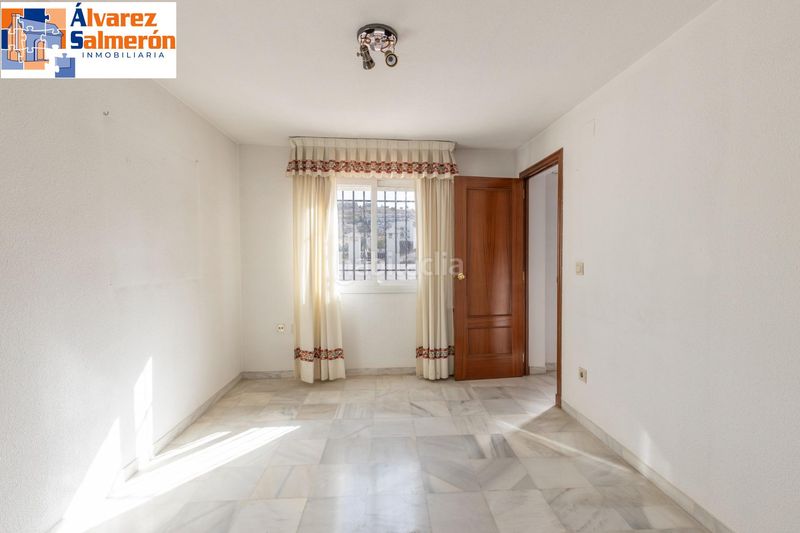 Foto 934d20ab-f5be-4608-9595-f35ce4c7da04. Casa aparellada amb calefacció aparcament piscina a Granada