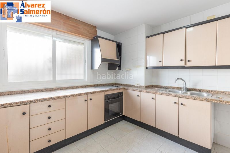Foto a980a5ad-f556-4ecc-85fb-4a50fa8d262f. Casa aparellada amb calefacció aparcament piscina a Granada