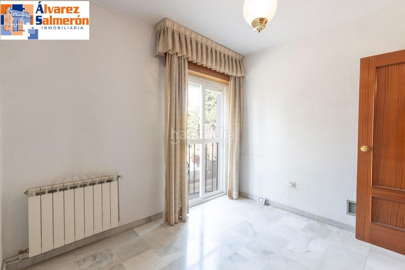 Foto d1d2a263-c077-4ff7-b33d-d74154e139b9. Casa aparellada amb calefacció aparcament piscina a Granada