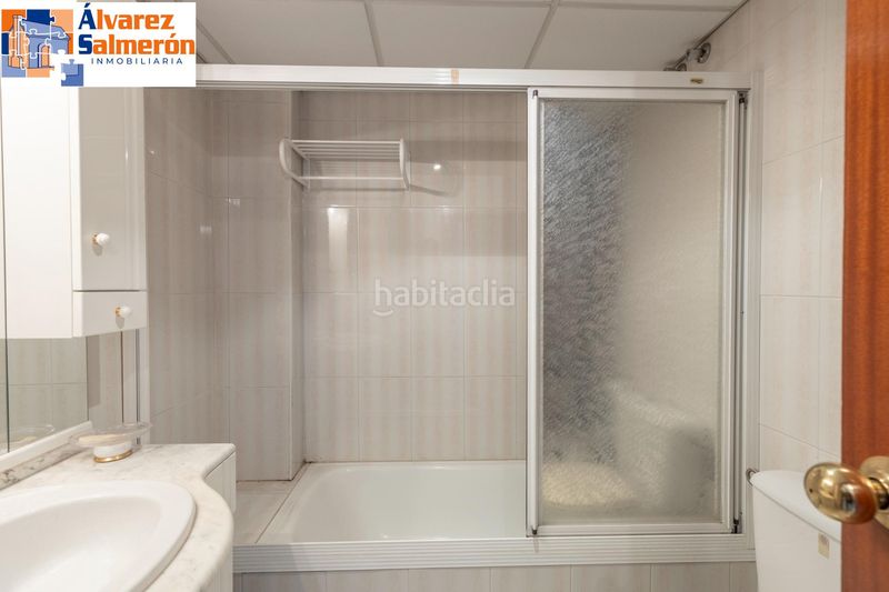 Foto eeb580e7-9c0b-41c9-addc-2328345ff019. Casa aparellada amb calefacció aparcament piscina a Granada
