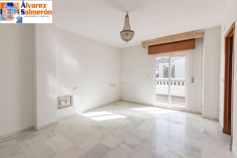 Foto feb722e3-efa0-469c-9d74-9d50e6fb086f. Casa aparellada amb calefacció aparcament piscina a Granada