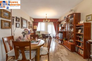 Flat  Calle granada. Amplio y luminoso piso de 3 dormitorios listo para entrar a vivi