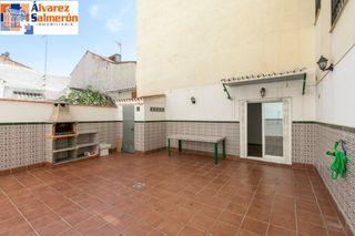 Pis a San Miguel. Piso en venta en armilla centro  2 dormitorios  gran patio priva