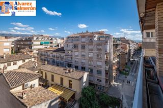 Flat  Calle tejeiro 2. Piso singular en pleno centro de granada, junto a recogidas, en