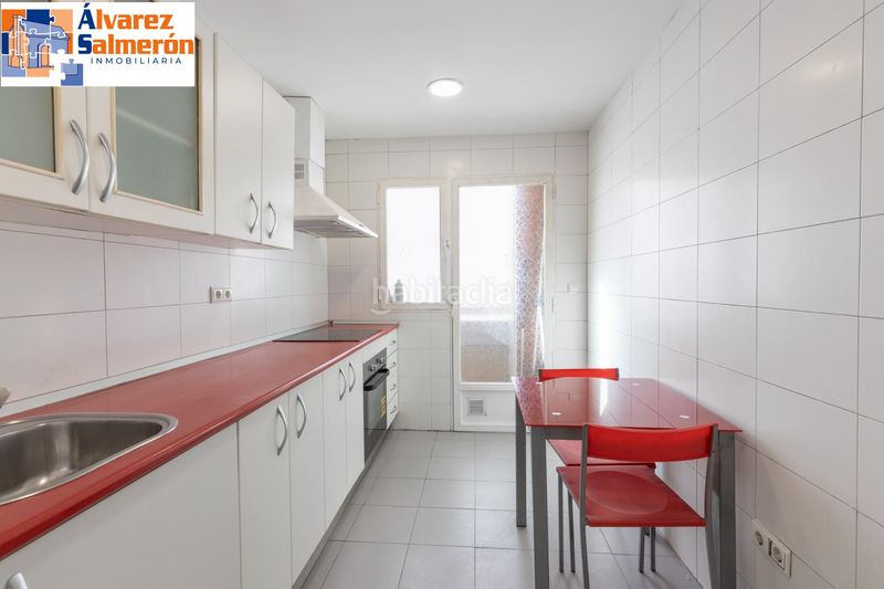 Foto fae16c6a-63cf-4aaf-be14-4d2a5356aa3b. Flat with parking in Atarfe