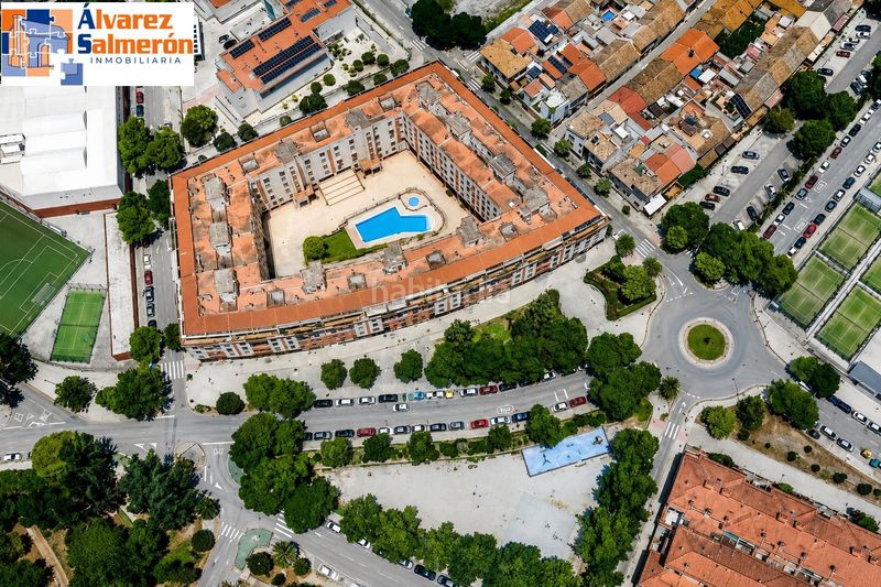 Foto 04b7c50a-695d-458c-b09c-ff1bb4a9ddd9. Pis amb aparcament piscina a Rosaleda - Juventud Granada