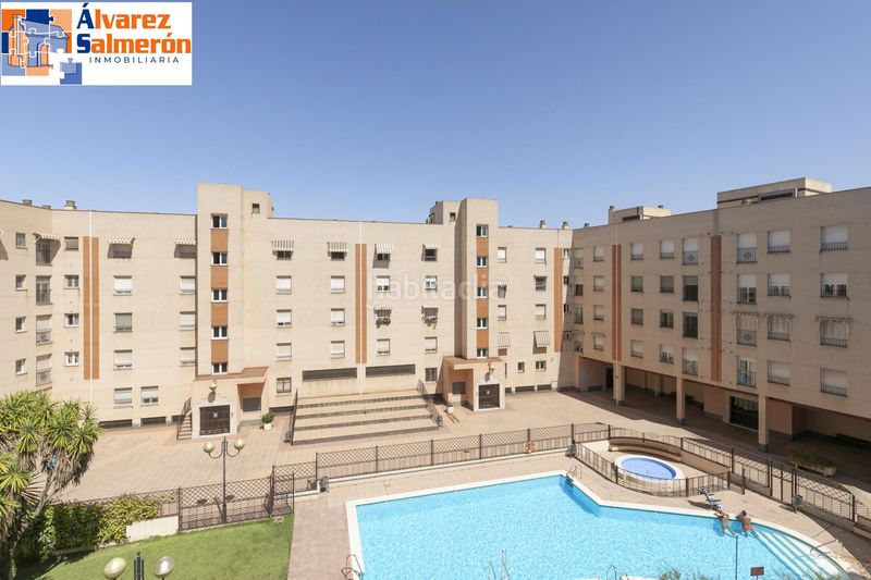 Foto cbdf8bbf-77ae-4879-8b6b-7a07039b45e7. Pis amb aparcament piscina a Rosaleda - Juventud Granada