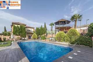 Casa adossada  Calle ramon j. sender 1. Pareado en esquina en la zubia con piscina comunitaria!!!