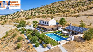 Chalet in Santa Cruz del Comercio. Impresionante finca rústica con dos villas, piscina y casi cinco