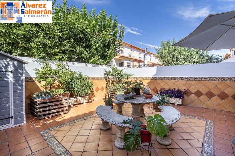 Foto dbc1470b-4fbb-4265-8454-9008f2b3333c. Casa adossada amb calefacció aparcament a Cúllar Vega