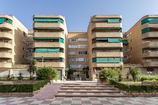 Pis  Calle del profesor agustín escribano. Piso con plaza de garaje cerrada junto a la inmaculada, frente a