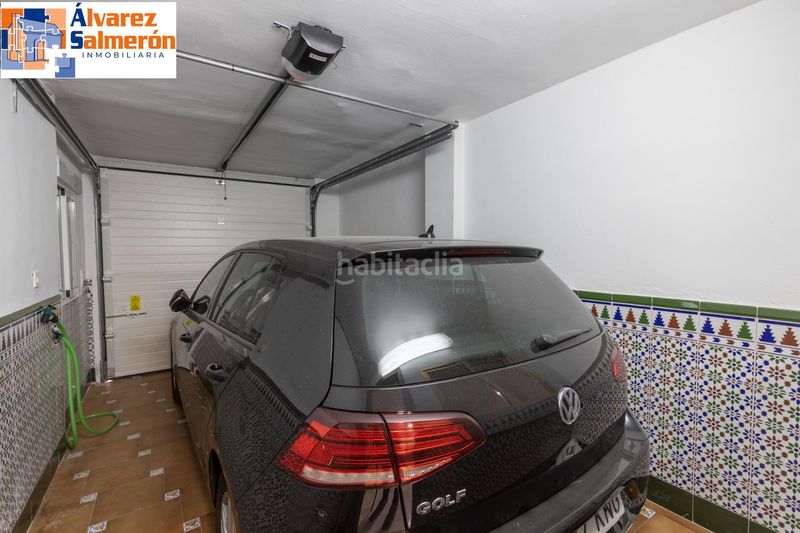 Foto 0dd4a6bc-a757-4665-b709-bf7a7fc5b1ae. Casa adossada amb aparcament piscina a Cenes de la Vega