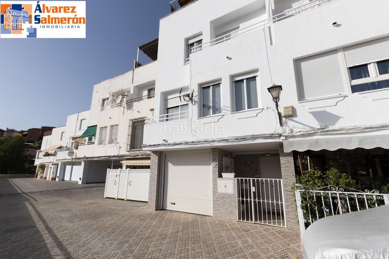 Foto 7357e583-e2f9-445a-90be-fda7a8b99503. Casa adossada amb aparcament piscina a Cenes de la Vega