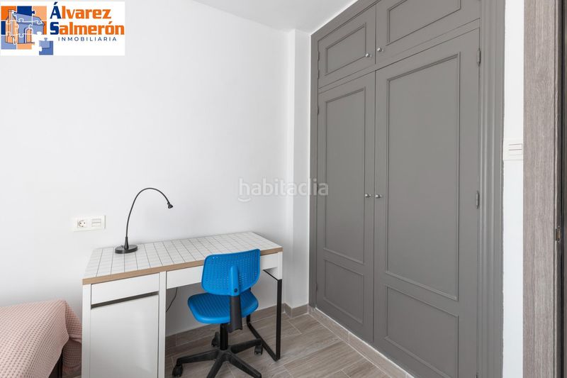 Foto a19ca6d9-ba9a-40bb-b9fe-7786c544521c. Casa adossada amb aparcament piscina a Cenes de la Vega