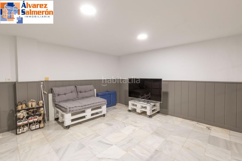 Foto dd5fe9b9-2976-4cd2-a86a-d72de77a771d. Casa adossada amb aparcament piscina a Cenes de la Vega