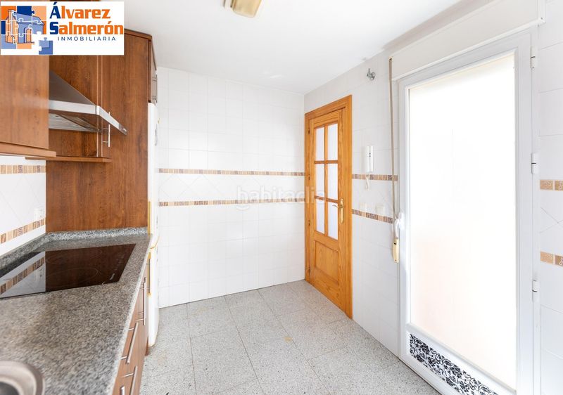 Foto 8183f16a-e278-4642-8f33-222cd3b8d537. Casa adossada amb aparcament a San Antón Armilla