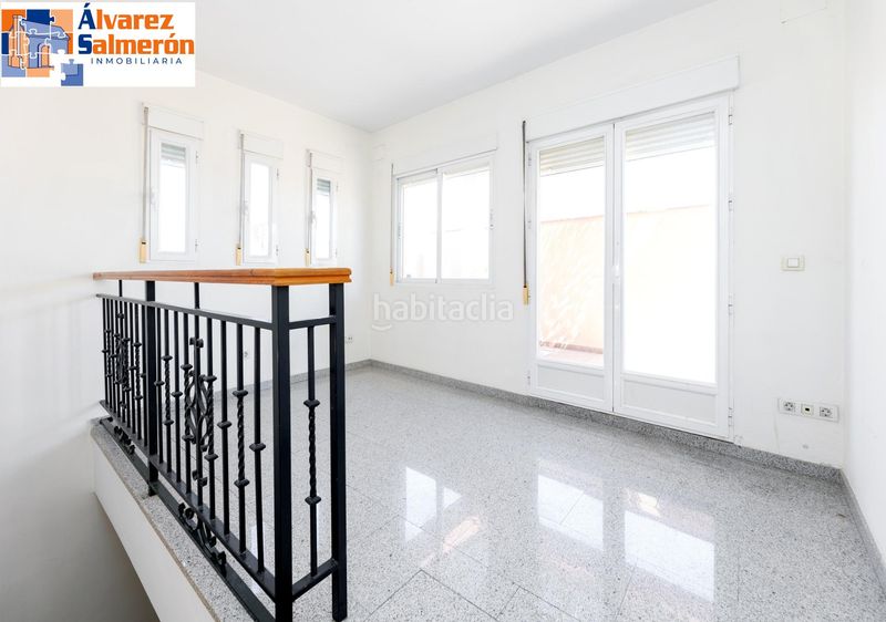 Foto bac94980-0d98-4fe0-8316-738e33587dd1. Casa adossada amb aparcament a San Antón Armilla
