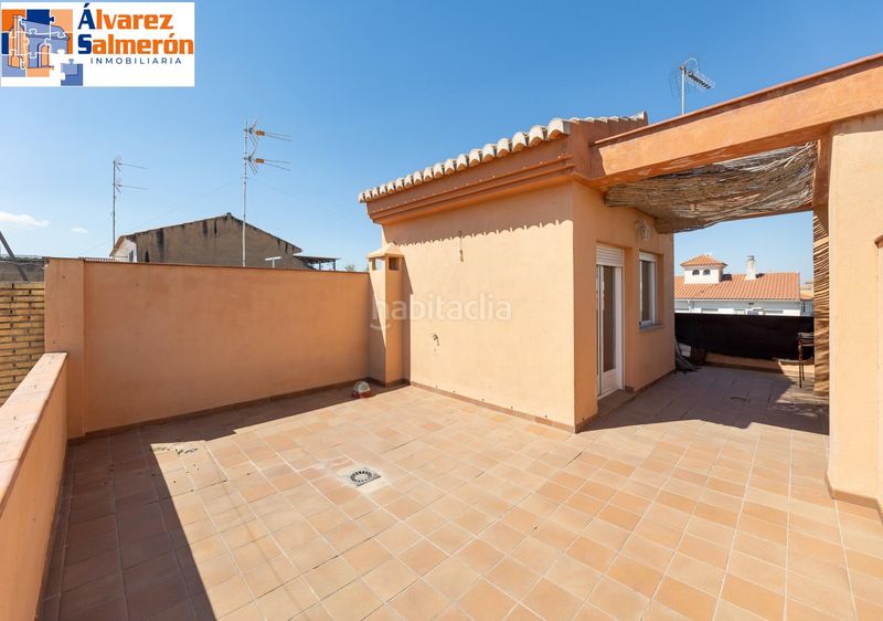 Foto cb4d4097-f5e8-4aad-89a8-a5f42220deec. Casa adossada amb aparcament a San Antón Armilla