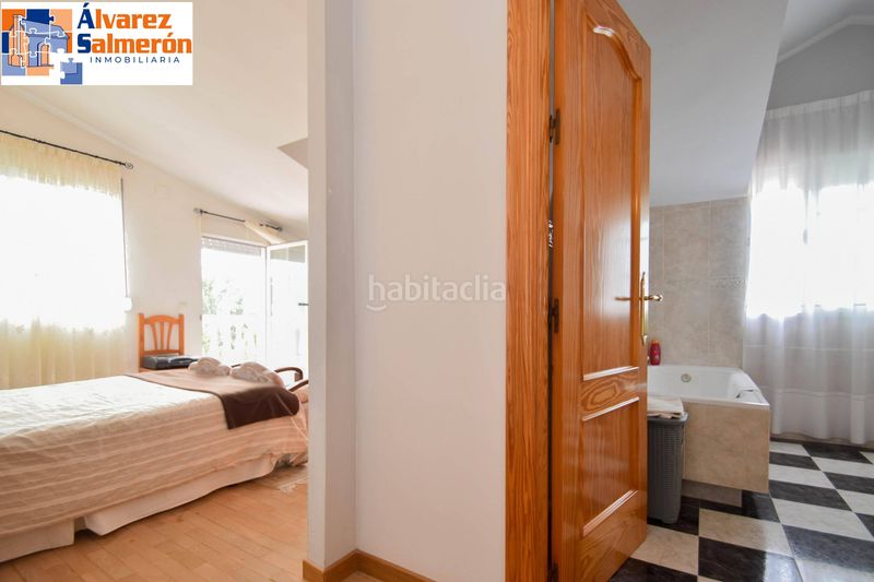 Foto 0176b6be-ff6d-42ab-9b9d-0d8726e2edf1. Chalet with pool in Barrio de la Vega Monachil
