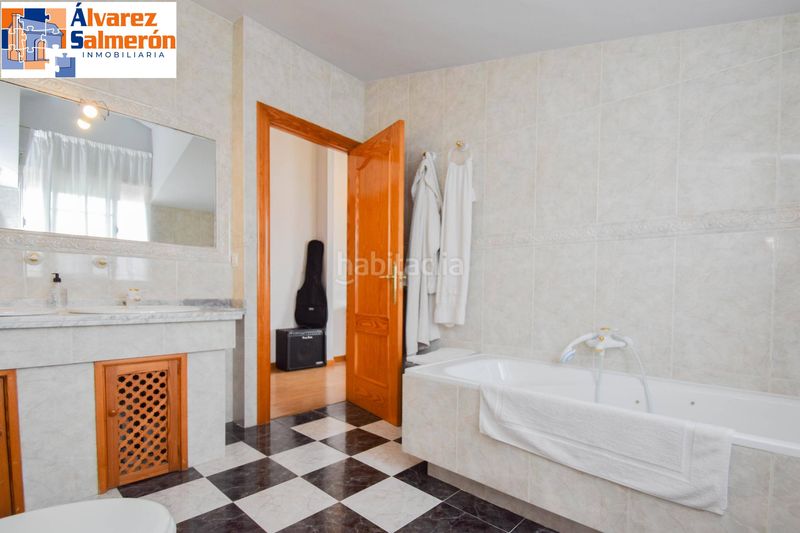 Foto 0f4dbd0d-c64a-45d7-8cb9-f80ba4ea10eb. Chalet with pool in Barrio de la Vega Monachil