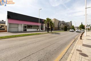 Local Comercial en Avenida FERNANDO DE LOS RIOS