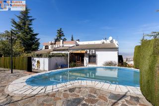 Xalet  Avenida bermejales de los. Venta de chalet tipo villa en monachil zona colinas bermejas