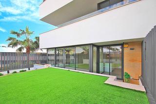 Apartment in Los Almendros-Son Rapinya. Exclusiva planta baja con terraza y jardín privado en complejo r