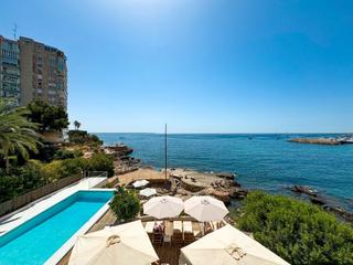 Rent Apartment in Sant Agustí. Espacioso piso totalmente reformado en primera línea de san agus