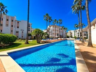 Apartament a Santa Ponça. Espacioso luminoso piso con amplia terraza con vistas a los jard