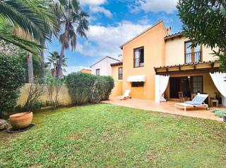 Semi detached house in Santa Ponça. Maravillosa casa adosada con amplia terraza y gran jardín privad