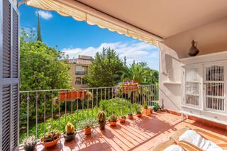 Apartament a Cas Catal-Illetes. Luminoso y espacioso piso con amplia terraza y vistas al campo d