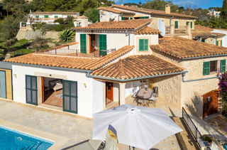 Chalet in Puigpunyent. Maravillosa villa en galilea, con amplias terrazas e impresionan