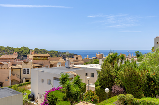 Apartament a Santa Ponça. Maravilloso apartamento con terraza y preciosas vistas al mar en