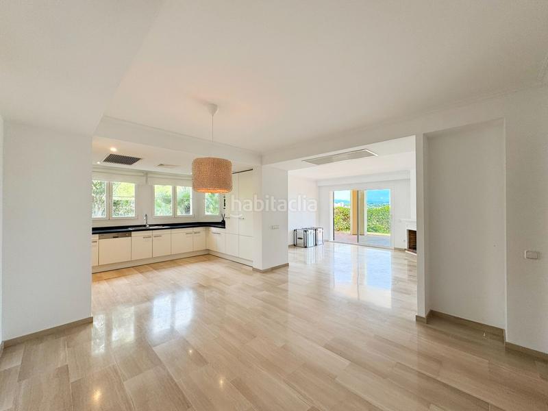 Foto 0b3adfe6-2927-4682-89b6-ed350d5b3092. Apartamento magnífica planta baja con gran terraza con vistas parciales al mar y espectacular jardín privado en exclusivo complejo de bendinat en Calvià