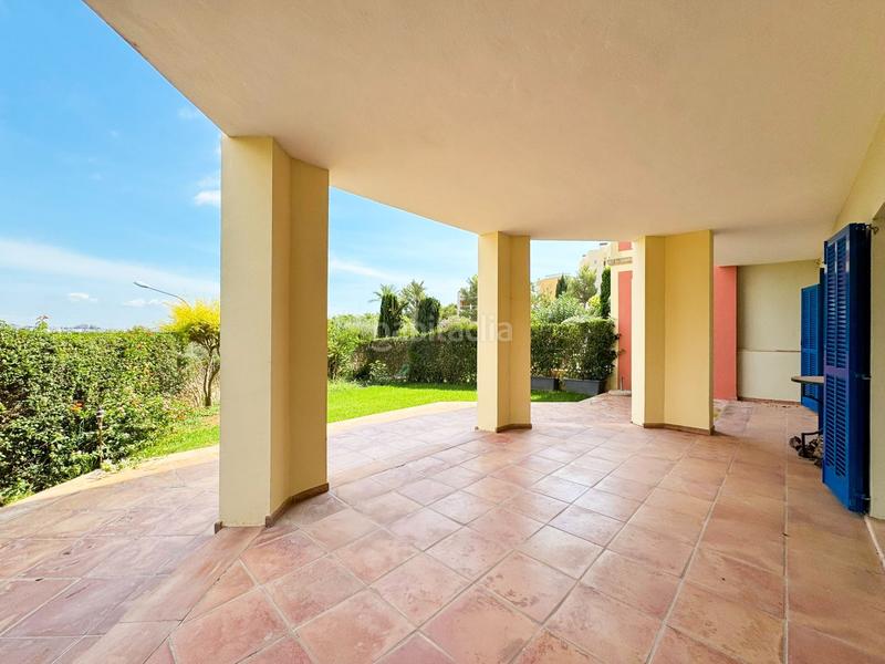 Foto 1e40048b-275b-4f89-b72f-0a32b69b12f2. Apartamento magnífica planta baja con gran terraza con vistas parciales al mar y espectacular jardín privado en exclusivo complejo de bendinat en Calvià