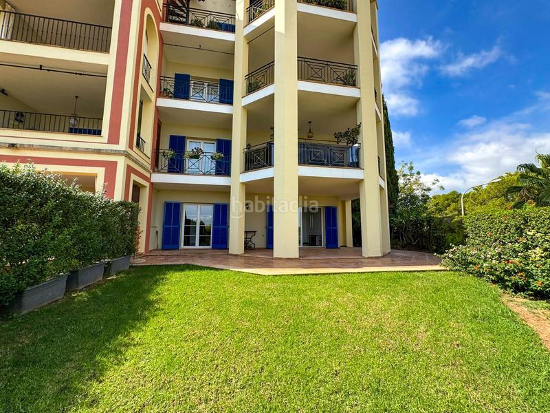 Foto 2857cee0-1753-4632-abbf-3611612f4fc5. Apartamento magnífica planta baja con gran terraza con vistas parciales al mar y espectacular jardín privado en exclusivo complejo de bendinat en Calvià