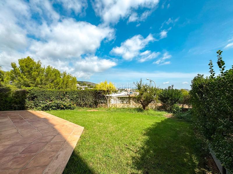Foto 488ef969-0579-46a8-9c56-ceb8f44b081d. Apartamento magnífica planta baja con gran terraza con vistas parciales al mar y espectacular jardín privado en exclusivo complejo de bendinat en Calvià